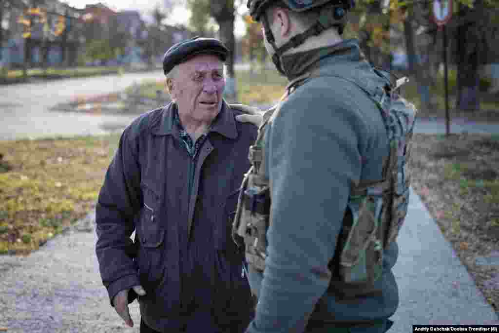 Қала тұрғыны украиналық әскериге &quot;бізді тастап кетпеңдерші, жалынамын&quot; деді.&nbsp; &nbsp;