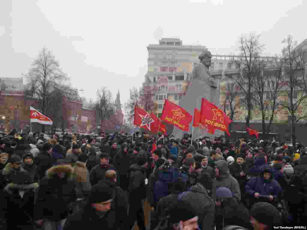 İnqilab Meydanı, 10 dekabr