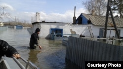 Садовое ауылындағы су тасқыны. Қарағанды облысы, Бұқар жырау ауданы, 15 cәуір 2015 жыл. 